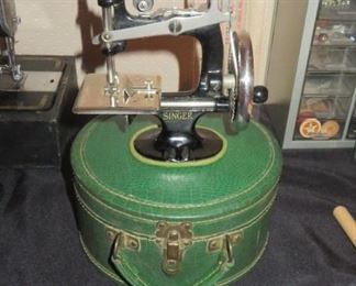 child's Singer sewing machine model #20  w/original case
