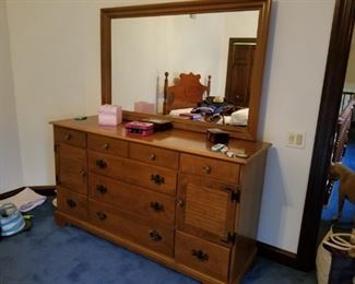 Ethan Allen Colonial maple dresser and mirror 62wx33hx20d						$200