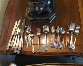 Rogers Daffodil pattern silverplate flatware