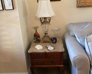 FRENCH PROVINCIAL CIRCA 1960 LAMP TABLE.