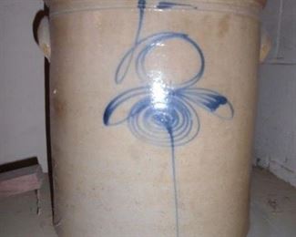 bee sting crock with wooden lid