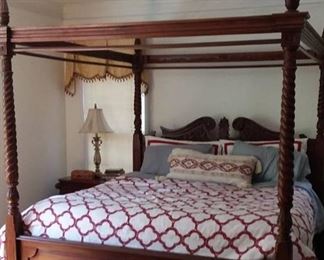 Gorgeous King Size 4 Poster Canopy Bed