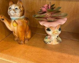 Vintage Kitten Creamer.  Vintage Acmeware Duck Head Vase