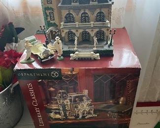 Literacy Collection Dept 56 The Great Gatsby West Egg Mansion. With Book 