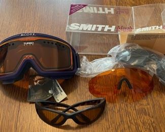 REDUCED!  $15.00 NOW, WAS  $20.00.......Ski Goggles (B888)