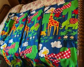 Curtains Goes with Community Play Jungle Gym