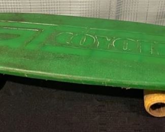 CLEARANCE  !  $15.00 NOW, WAS  $60.00............Coyote II Skateboard (B704)