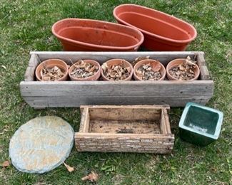 CLEARANCE  !  $6.00 NOW, WAS  $20.00................Flower Pots and Decorative Stepping Stone (B986)