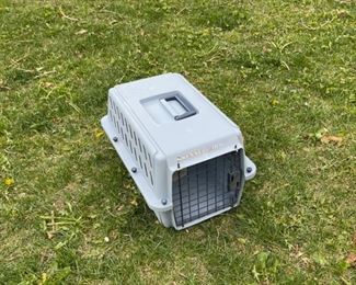 CLEARANCE  !  $4.00 NOW, WAS   $16.00..........Small Pet Carrier Kennel Cab II (B979)
