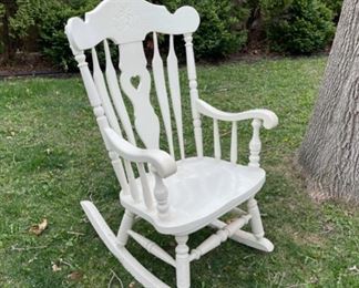 CLEARANCE !  $30.00 NOW, WAS   $100.00...............Large White Rocking Chair (B972)