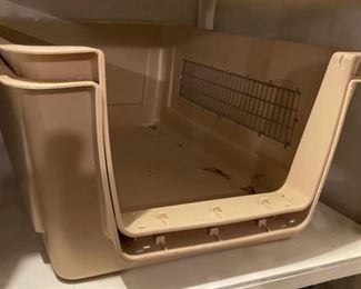 CLEARANCE!  $12.00 NOW, WAS   $45.00................XL Pet Carrier, metal door included not pictured (B942)