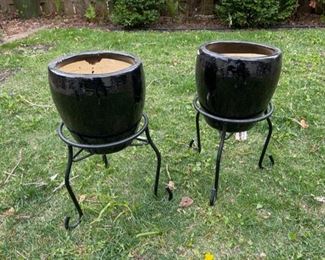 REDUCED!  $37.50 NOW, WAS $50.00..............Pair of Flower Pots (B985)