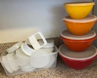 $16.00......................Tupperware (B014)