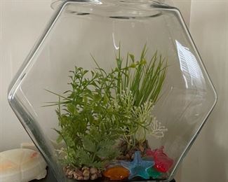 HALF OFF !  $4.00 NOW, WAS   $8.00.............Small Aquarium 