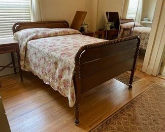 REDUCED!  $112.50 NOW, WAS $150.00.........Jenny Lind Full Size Antique Bed (B044)