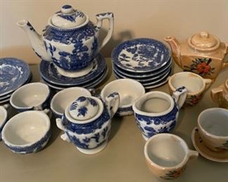 $10.00......................Toy China Sets few small chips (B054)