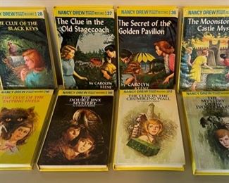 CLEARANCE !  $10.00 NOW, WAS  $40.00..........8 Vintage Nancy Drew Books (B068)