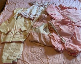 REDUCED!  $12.00 NOW, WAS  $16.00...............Vintage Baby Clothing (B078)