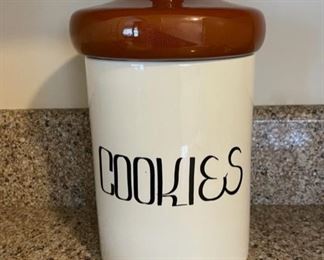 HALF OFF !  $6.00 NOW, WAS $12.00....................Cookie Jar (B093)