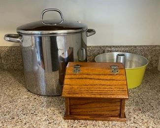 $10.00.......................Recipe Box and more (B121)