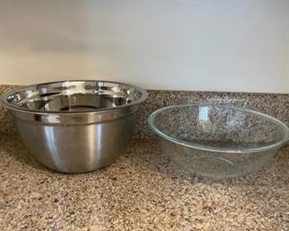 HALF OFF !  $6.00 NOW, WAS $12.00..............Stainless and Glass Mixing Bowl (B124)