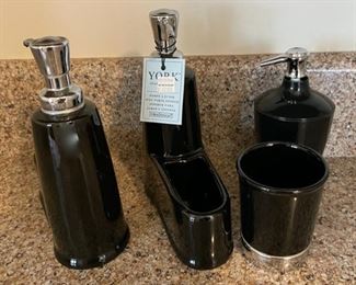 HALF OFF !  $6.00 NOW, WAS  $12.00.......................Soap Dispenser Bath Set (B127)