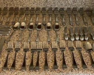 $100.00.....................Oneida Stainless Silverware Set marked 18/10 (B133)