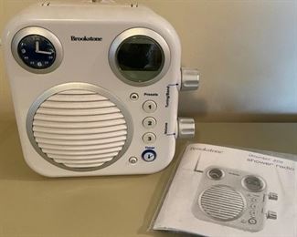 CLEARANCE  !  $6.00 NOW, WAS  $40.00.......Brookstone Shower Radio (B155)