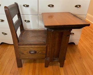 CLEARANCE !  $40.00 NOW,  WAS  $150.00........Antique Childs Oak School Desk with Drawer (B172)