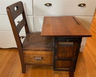 CLEARANCE  !  $40.00 NOW, WAS   $150.00........Antique Childs Oak School Desk with Drawer (B173)