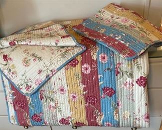 $25.00..................Queen Size Bedspread and 2 Pillow Shams (B180)
