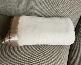$14.00.....................Twin Blanket (B255)