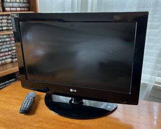 CLEARANCE  !  $15.00 NOW, WAS  $50.00.................LG 26” TV model #: 26Lg30-UA(B257)