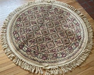 REDUCED!  $30.00 NOW, WAS  $40.00.................RUG 39" diameter (B263)