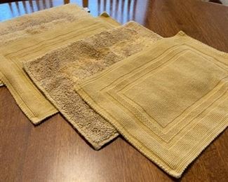 REDUCED!  $6.00 NOW, WAS $8.00...............Bath Mats (B380)