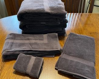 $14.00........................Towels & Bath Mats (B371)