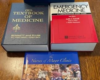 CLEARANCE !  $4.00 NOW, WAS  $16.00........The Nurses of Mayo Clinic and more medical books (B351)
