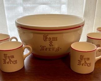 CLEARANCE!  $15.00 NOW, WAS   $60.00.............Vintage Edwin M. Knowles Tom & Jerry Punch Set (B339)