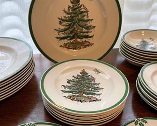 Close up: 9 10 3/4" plates, 9 8" plates, 7 7 3/4" Bowls, 14 6 1/4" Bowls, 4 9" Bowls, 6 6 1/2" saucers (B323)