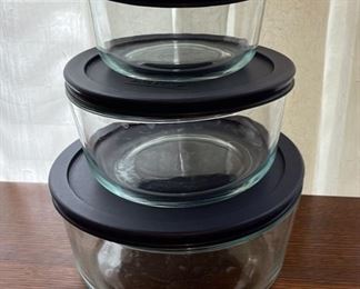 $10.00.................Pyrex Set (B288)