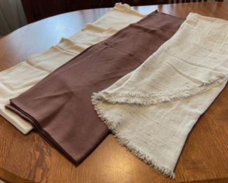 $10.00.....................3 Oval Tablecloths (B401)