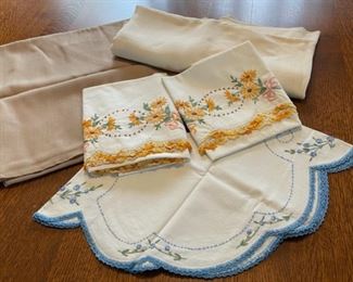$10.00.................Embroidered Linens (B403)