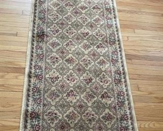 $40.00..................Runner 2’3” x 6’11” (B411)