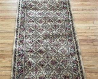 $40.00..................Runner 2’3” x 6’11” (B412)