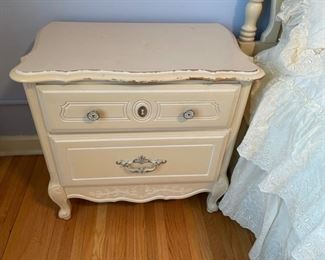 Nightstand (B390)