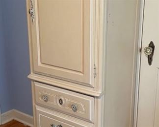 Cabinet (B390)