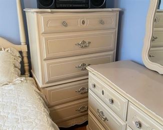 Upright Dresser (B390)