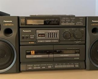 $50.00...............Panasonic Portable Stereo CD System RX-DT680 (B391)