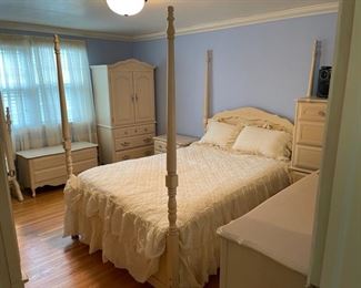 CLEARANCE !  $300.00 NOW, WAS   $1,200.00......9 Piece Stanley Furniture Cinderella Style Canopy Bedroom Set, Full Bed, 2 Dressers, Trunk, 2 Cabinets, 1 Night Stand, Desk and Bookshelf, Canopy included with all Bedding (B390)