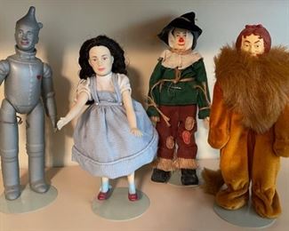 CLEARANCE  !  $15.00 NOW, WAS  $40.00................Wizard of Oz Dolls with Stands (B429)